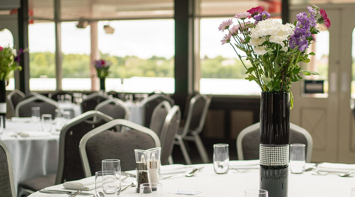 https://horseradishcatering.com/venues/chester-racecourse/the-long-room-2/ thumbnail image